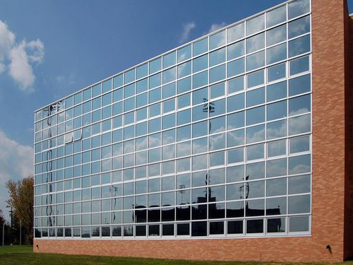 武汉幕墙公司：老旧建筑的幕墙改造有哪些限制？